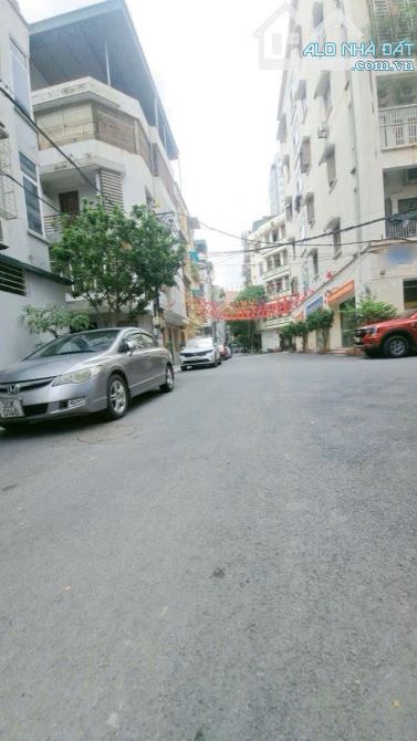 BIỆT THỰ HOÀNG QUỐC VIỆT - DT 97M2 x 3T - MT 8,5M - 36,8 TỶ - PHÂN LÔ - KD TẠI NHÀ