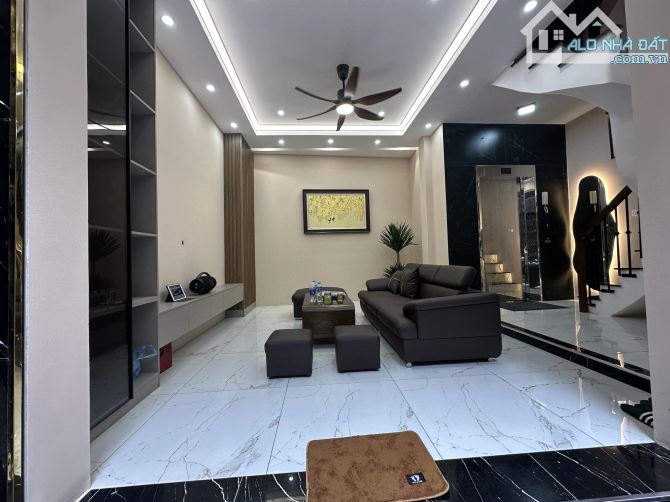 MẶT PHỐ LẠC TRUNG 21 TỶ DT 80M MT 6M 6T KINH DOANH SẦM UẤT Ô TÔ TRÁNH