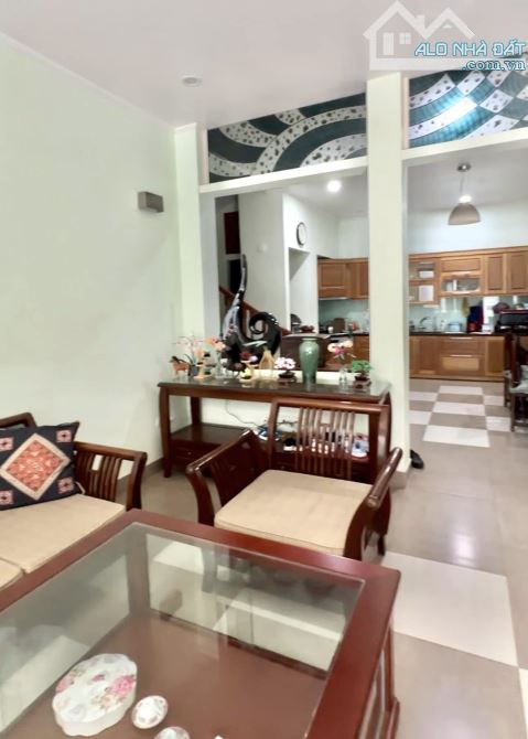 MẶT PHỐ LẠC TRUNG HAI BÀ TRƯNG 25 TỶ DT 90M MT 8M 4T Ô TÔ TRÁNH KINH DOANH