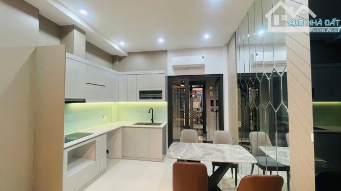 BÁN NHÀ 5 TẦNG THANG MÁY - FULL NỘI THẤT LUXURY PHỐ BỒ ĐỀ. DT:55M. GIÁ 12.5 TỶ.