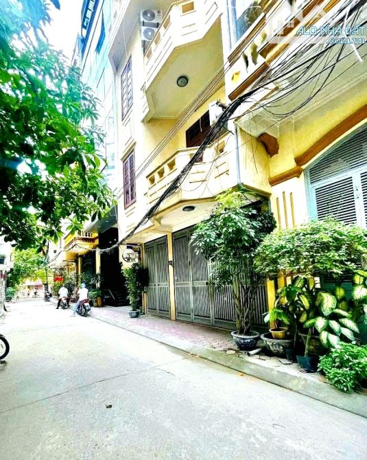 Nhà phố Nguyên Hồng thông Trúc Khê, Kinh doanh Phân lô Vỉa hè 66m², hơn 20 tỷ Ô tô tránh