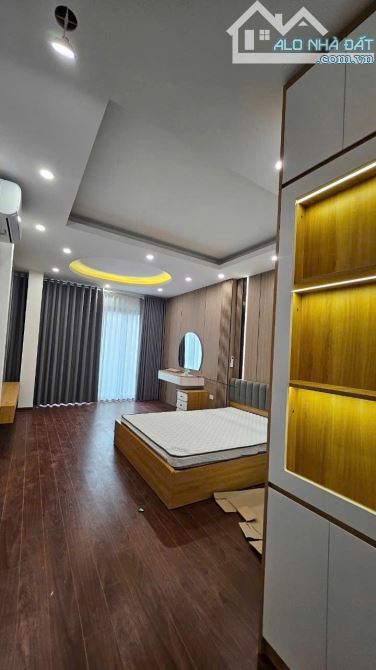 🔥Chỉ 5.6 Tỷ – Nhà 5 Tầng Đẹp Gần ĐH Công Nghiệp – DT 35m², Ngõ 5m Ô Tô Tránh!
