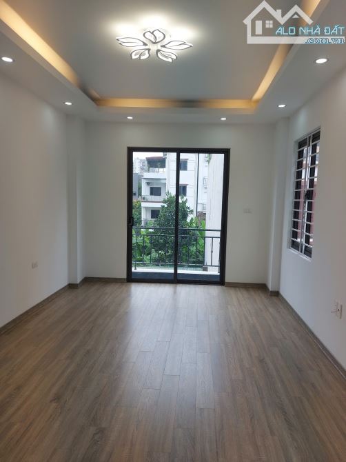 Siêu Phẩm Nhà Đẹp Việt Hưng, Long Biên, 5T, 47m2, chỉ 7,6 tỷ( lô góc, ô tô Vf3 đỗ cửa)
