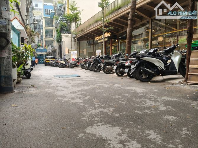 Bán nhà phố Đặng Văn Ngữ 106m 4T ô tô tránh - MT6.6m giá 35.5 tỷ