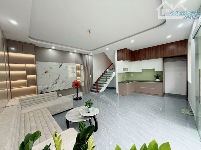 Bán nhà mặt ngõ thông phố Trần Nguyên Hãn - Gần mặt đường, kinh doanh buôn bán ok