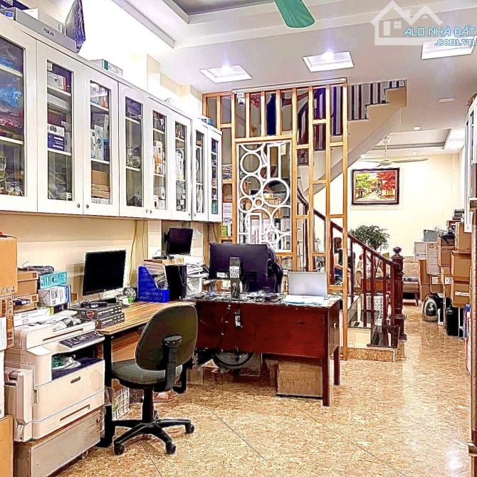 Nhà Nguyễn Đức Cảnh 40m2, nhiều ngủ, đang cho thuê 11tr/tháng dòng tiền ổn, giá bán 9 tỷ.