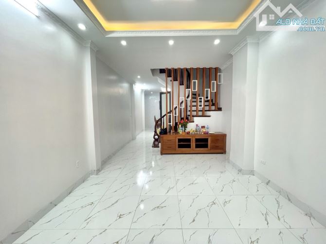 Bán nhà phố Tôn Thất Tùng thoáng trước thoáng sau, dt 50m2, 5t, mt 4.1m.