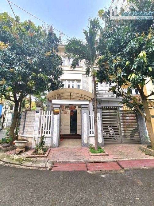 Bán biệt thự KĐT Mỹ Đình, lô góc kinh doanh, 150m2, 4 tầng, vị trí cực đẹp
