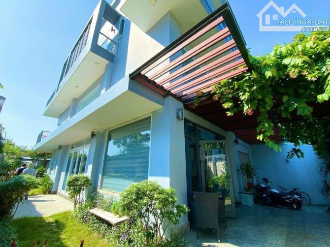 Bán biệt thự compound bên bờ sông Thảo Điền Quận 2 dt 487m2 đất 3 tầng GIÁ 45 TỶ RẺ NHẤT