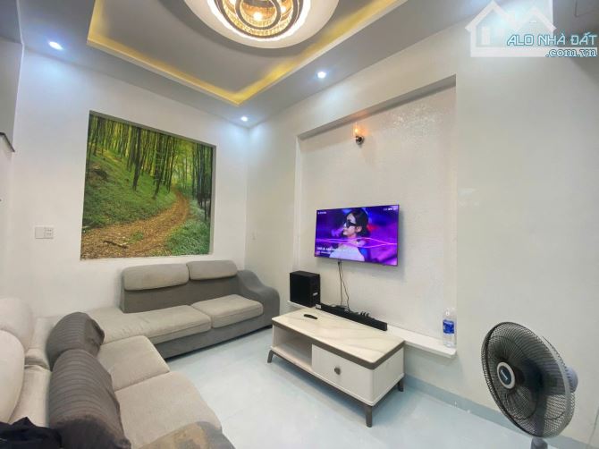 🏡 BÁN NHÀ ĐẸP GẦN BIỂN – 1 TRỆT 2 LẦU 1 TUM – HẺM Ô TÔ PHAN CHU TRINH – NGANG KHỦNG 9.6M!