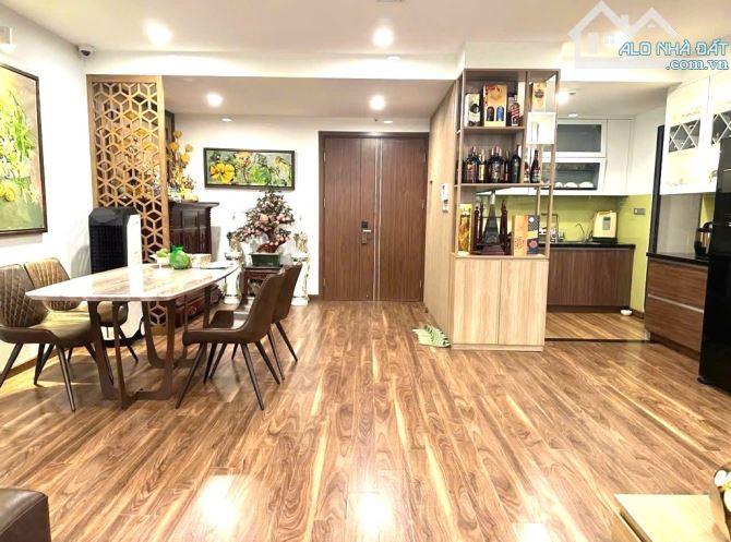 BÁN CĂN HOA HẬU- LÔ GÓC TÒA N01-T8 - 135M2 - 16 TỶ- VIEW HỒ TÂY - FULL NỘI THẤT- CÓ BỂ BƠI