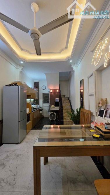NHÀ DÂN XÂY ĐẶNG TIẾN ĐÔNG - ĐỐNG ĐA -Ở NGAY-5T-27M2-GIÁ CHỈ 9 TỶ