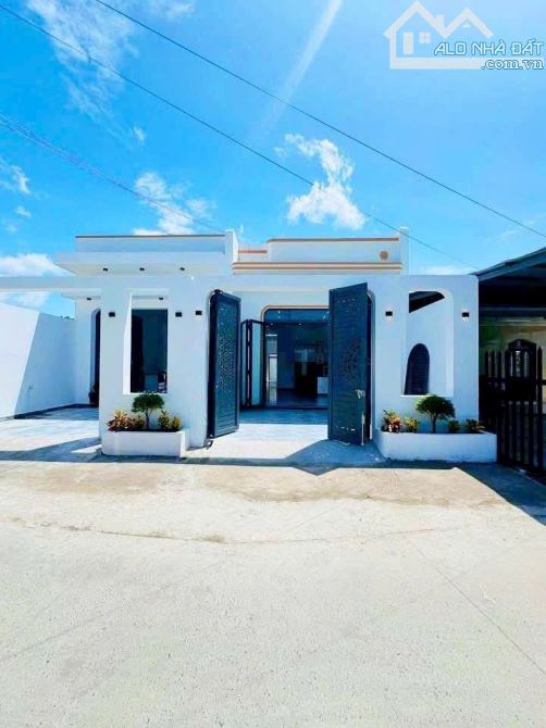 Nhà Mới Xây 5 x 25m Mặt Tiền Đường Phước Lâm Cần Giuộc. Nội Thất Đẹp Sổ Hồng Riêng