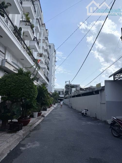 Bán Nhà ngon rẻ đẹp cạnh Hoàng Bật Đạt khu phân lô 5tầng hxh 300m2 nhỉn 8tỉ HĐong Nam