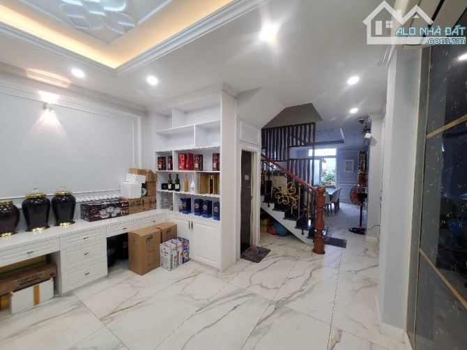 nhà có hầm để ô tô 5 tầng, gần trường ĐH công nghiệp, ra sân bay 5 phút