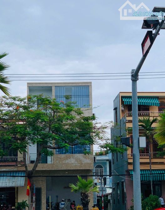 BÁN CĂN GÓC 2 MẶT TIỀN NHÀ 3 TẦNG ĐỐI DIỆN ĐẠI HỌC KINH TẾ ĐÀ NẴNG. DÒNG TIỀN 30 TRIỆU/ TH