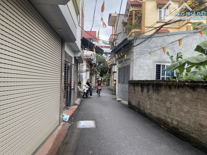 Bán đất Yên Nghĩa, Hà Đông, 43m2, mặt tiền rộng hơn 4m, đường rộng, trung tâm, chỉ 2.X tỷ