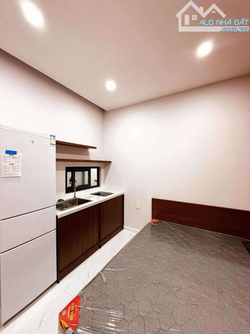 Căn hộ dịch vụ -DT 40tr/ tháng- GẦN PHÚ NHUẬN - 92 m2 (4.1x21 nở hậu )-6 PN