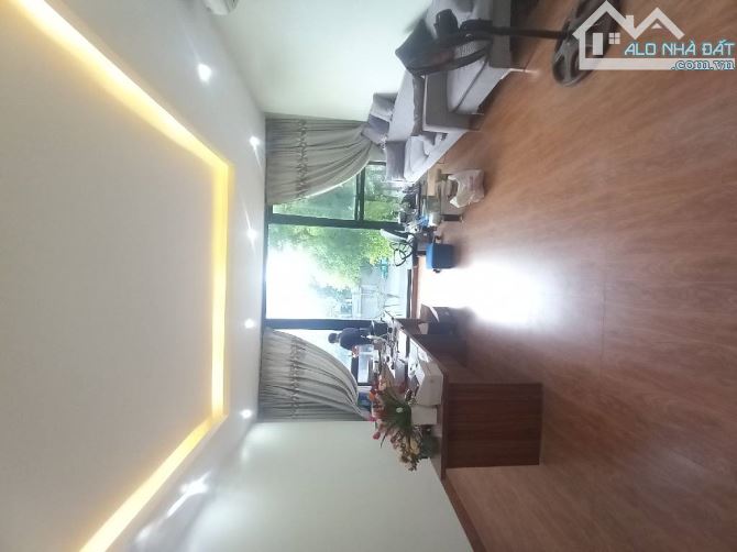 Bán nhà mặt phố Ngô Gia Tự 80m2- 6 tầng-mt5.5m- 25 tỷ, thang máy, kinh doanh sầm uất