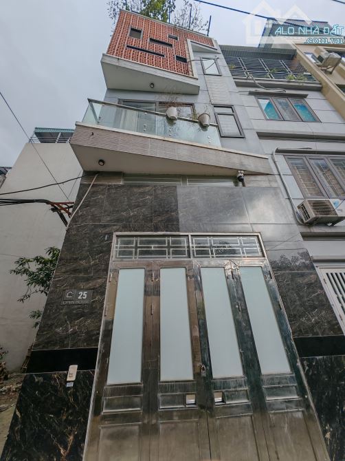 Bán nhà Văn Trì Minh Khai 35m2 4 tầng dân xây, Lô góc Ô tô 7 chỗ đỗ cửa giá 6,5 tỷ