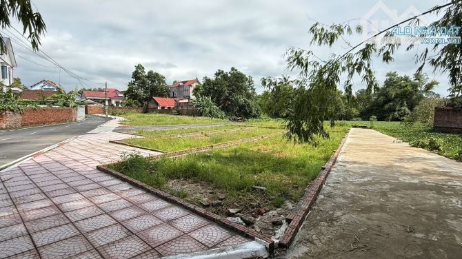 BÁN NHANH LÔ ÁP GÓC 92M² – ĐƯỜNG NHỰA Ô TÔ TRÁNH – CÓ VỈA HÈ - giá chớm 20tr