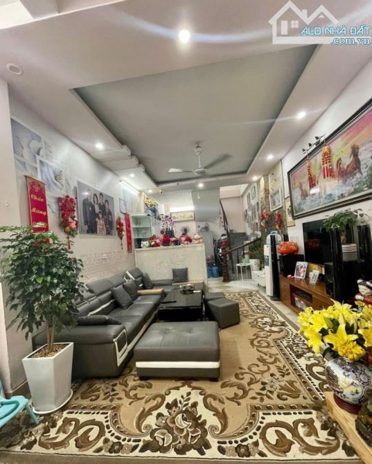 Cần bán nhanh nhà Kim Giang, ngõ thông ô tô, mua 1 được 2 nhà, 120m2 22 tỷ