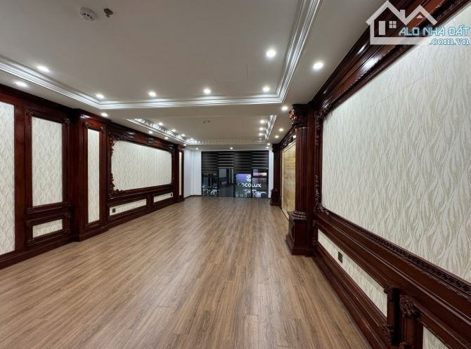 Bán tòa nhà 9 tầng nổi, 1 tầng hầm, mặt phố nghĩa tân, kinh doanh, ô tô tránh