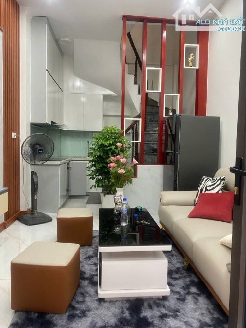 Bán nhà Gia Quất- Ô tô gần, dân xây ngõ riêng- Chẵn 5 tỷ