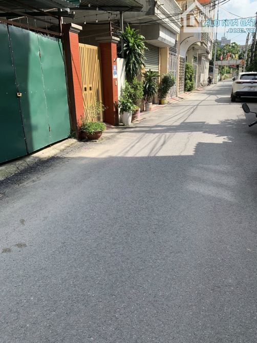 Bá,n Đất Tập Thể Chính Trị Lai Xá - Kim Chung, 72.6m2. Mặt đường 5m kinh doanh ôtô tránh.