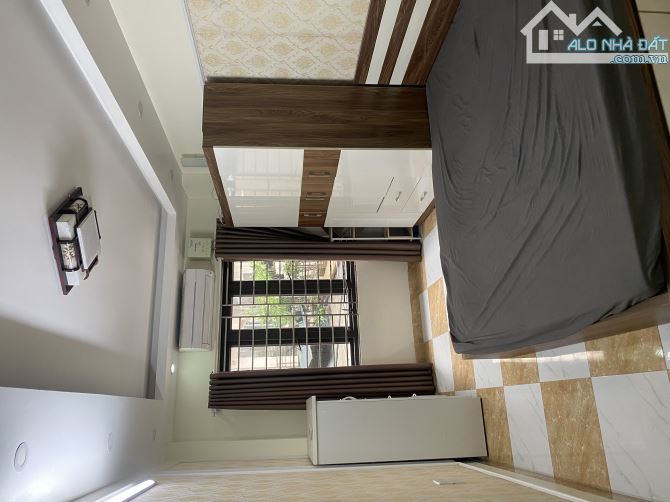 Bán nhà phố Ngọc Trì- 5 tầng thoáng, ô tô đỗ cổng- 5.1 tỷ