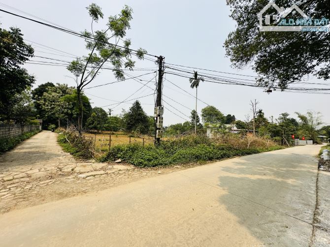 SIÊU PHẨM 2 MẶT TIỀN TRỤC CHÍNH THÔN CÓ DT 1821m2 XUNG QUANG CỰC KÌ NHIỀU KHU NGHỈ DƯỠNG