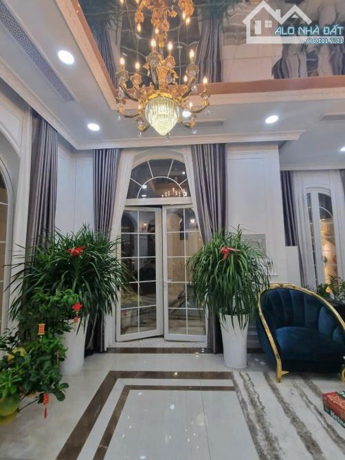 Bán gấp biệt thự view sông Sài Gòn, Đặng Thùy Trâm  P. 13, BT, 10x21, 3T , Thang Máy, 33.8 - 10