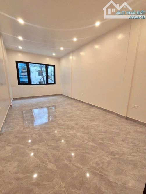 LÔ GÓC 3 THOÁNG – 7 TẦNG – HÀNG XÓM ROYAL – VIEW SÂN BÓNG – CHỈ 10.8 TỶ - 10