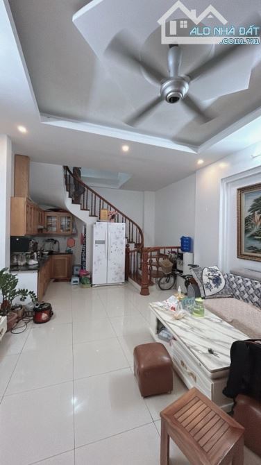 Bán nhà phố giáp bát 39m2 5 tầng còn mới – ô tô gần ngõ thông - giá 9 tỷ - 1