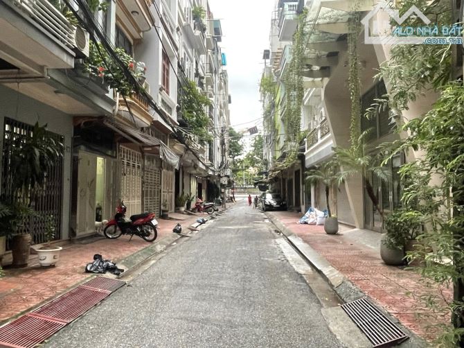 BÁN NHÀ PHÂN LÔ GẦN PHỐ 18 TỶ 50m 5 TẦNG MT 4,3m VỈA HÈ Ô TÔ TRÁNH HỒNG HÀ BA ĐÌNH - 1