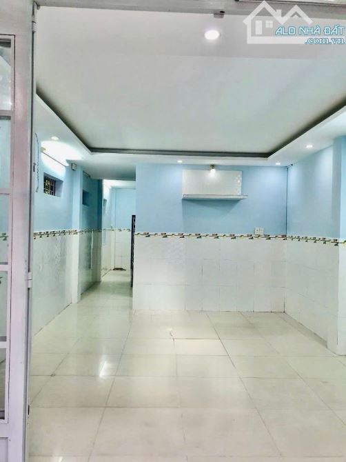 Nhà HXH Lạc Long Quân_ P8 Tân Bình. DT 53m2. 2 tầng. Ngang 4.3m dài 12.5m. Giá 5.2 tỷ. - 1