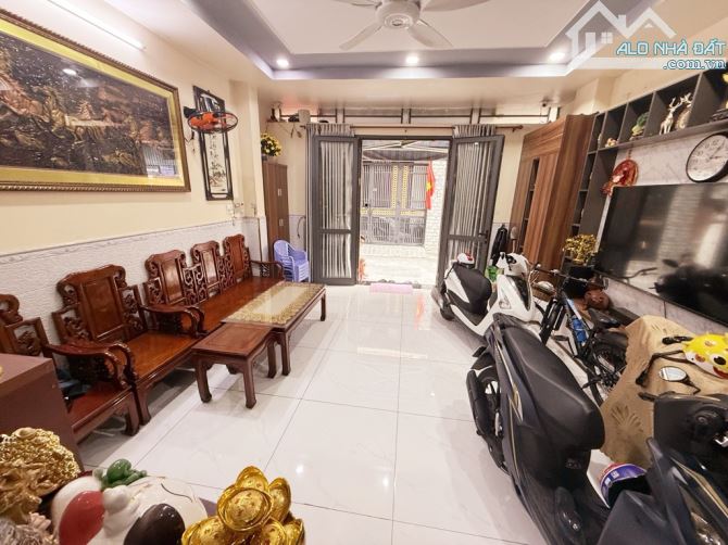 KHU VIP HIẾM NHÀ BÁN - HẺM OTO NGỦ TRONG NHÀ - CHÍNH CHỦ XÂY TÂM HUYẾT - GẦN NHÀ GA T3 - 6 - 1