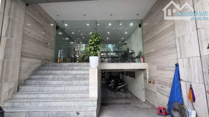 Nhà giá đầu tư 115m2. Phân lô - ôtô tránh - đậu đỗ, xây toà VP cực đẹp phố Lạc Long Quân. - 1