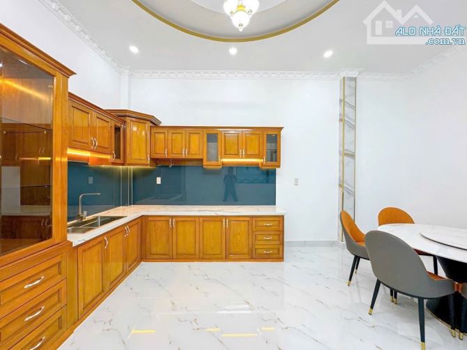THỊ TRẤN NB - 110m2 , NỘI THẤT FULL, SÁT Q7 300M Chỉ 6 TY - 1