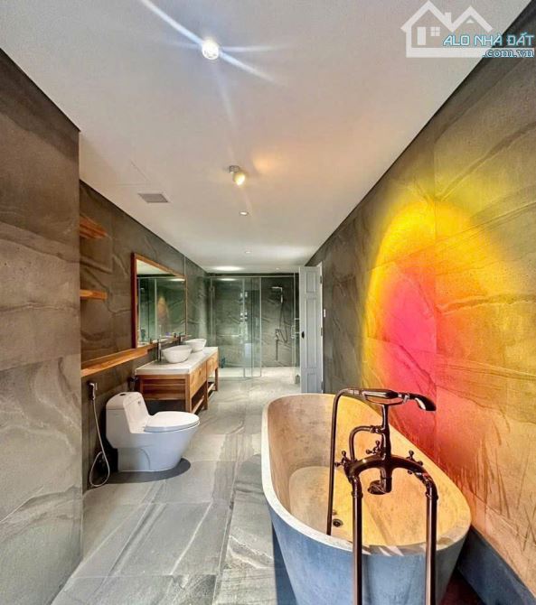 Bán Villa 3 tầng có hồ bơi siêu đẹp khu biệt thự VIP Mỹ Đa Tây sát sông Hàn, Nam Việt Á - 1