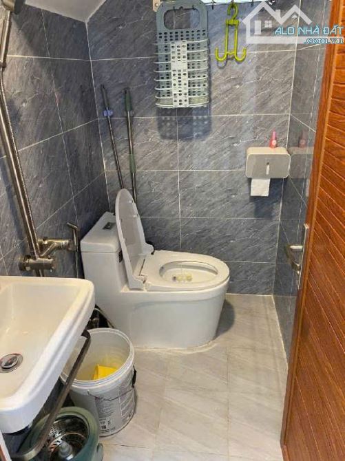 BÁN GẤP NHÀ MỚI XÂY, 2 TẦNG, FULL NỘI THẤT GẦN HẺM XE HƠI ,ĐƯỜNG PHẠM THẾ HIỂN Q8 ĐÚNG 3 T - 1