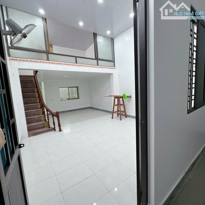 Bán nhà  ngõ rộng nhất phố Ngô Quyền, ngay gần đường lên Cầu Hoàng Gia. Chỉ 3.7 tỉ - 1
