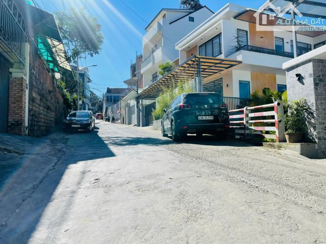 Nhà liên kế SV đường hai ô tô né nhau trung tâm P6 Đà Lạt  122m2 chỉ hơn 9 ty - 1