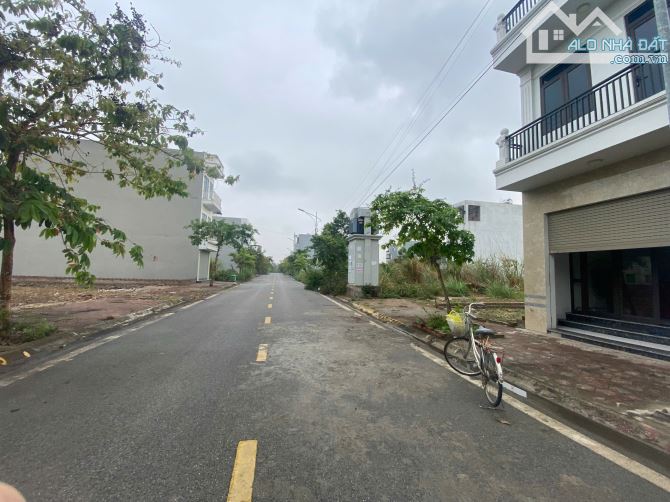 Bán lô Áp Tràn khu LK08, ngay sau tuyến đường thông ra cầu Nguyễn Trãi, Giá 3.6 tỷ - 1