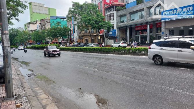 Biệt thự phố Nguyễn Văn Cừ 300m²- 4 tầng, ô tô, ngõ thông, gần cầu Chương Dương. - 1