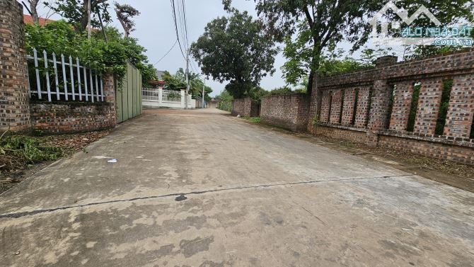 GẦN HỒ ĐỒNG QUAN - CÁCH ĐƯỜNG NỘI BÀI ĐẠI LẢI 500M - CÁCH SÂN BAY NỘI BÀI 2KM Ô TÔ ĐỖ CỬA - 1