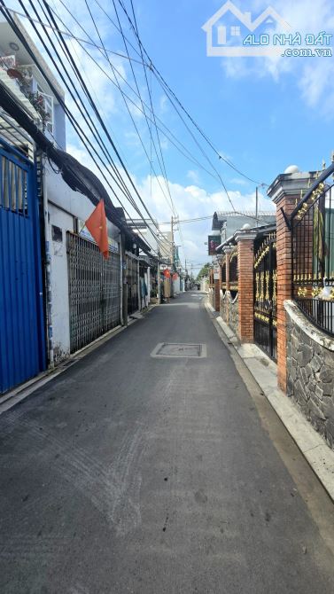 bán nhà nát 115 m2, vị trí đẹp hẻm xe hơi quận 7 - 1