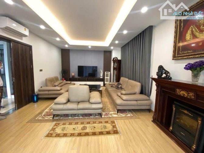 LÔ GÓC HOÀNG CẦU - DT 100M2 x 5T - MT 18M - 55 TỶ - NGÕ Ô TÔ - KHU VỰC SIÊU VIP - 1
