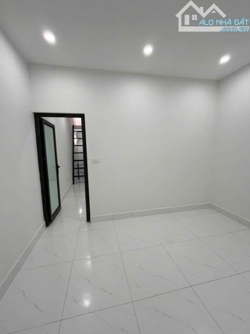 BÁN NHÀ XEN KẸT Ngõ 192 LÊ TRỌNG TẤN - NHÀ ĐẸP VỀ Ở NGAY - Ô TÔ ĐỖ GẦN - 1