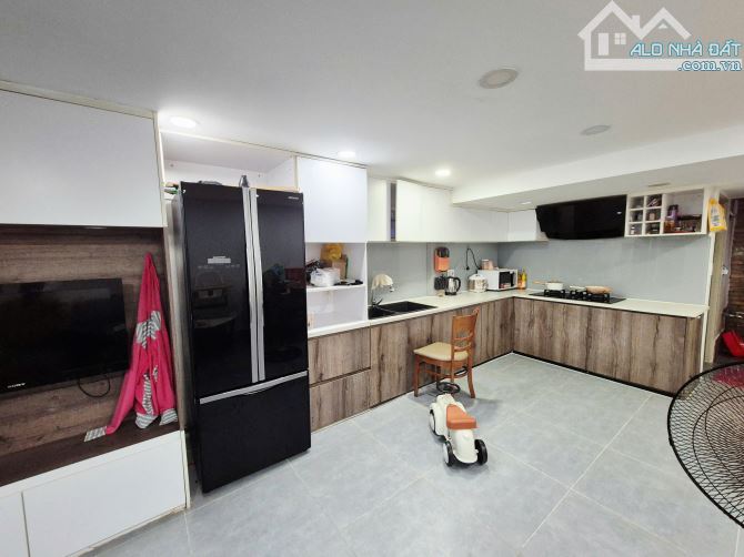 Bán nhà Cách Mạng Tháng 8 - DT 4 x 10 - KC 3 tầng - giá 5.9 tỷ TL - 1